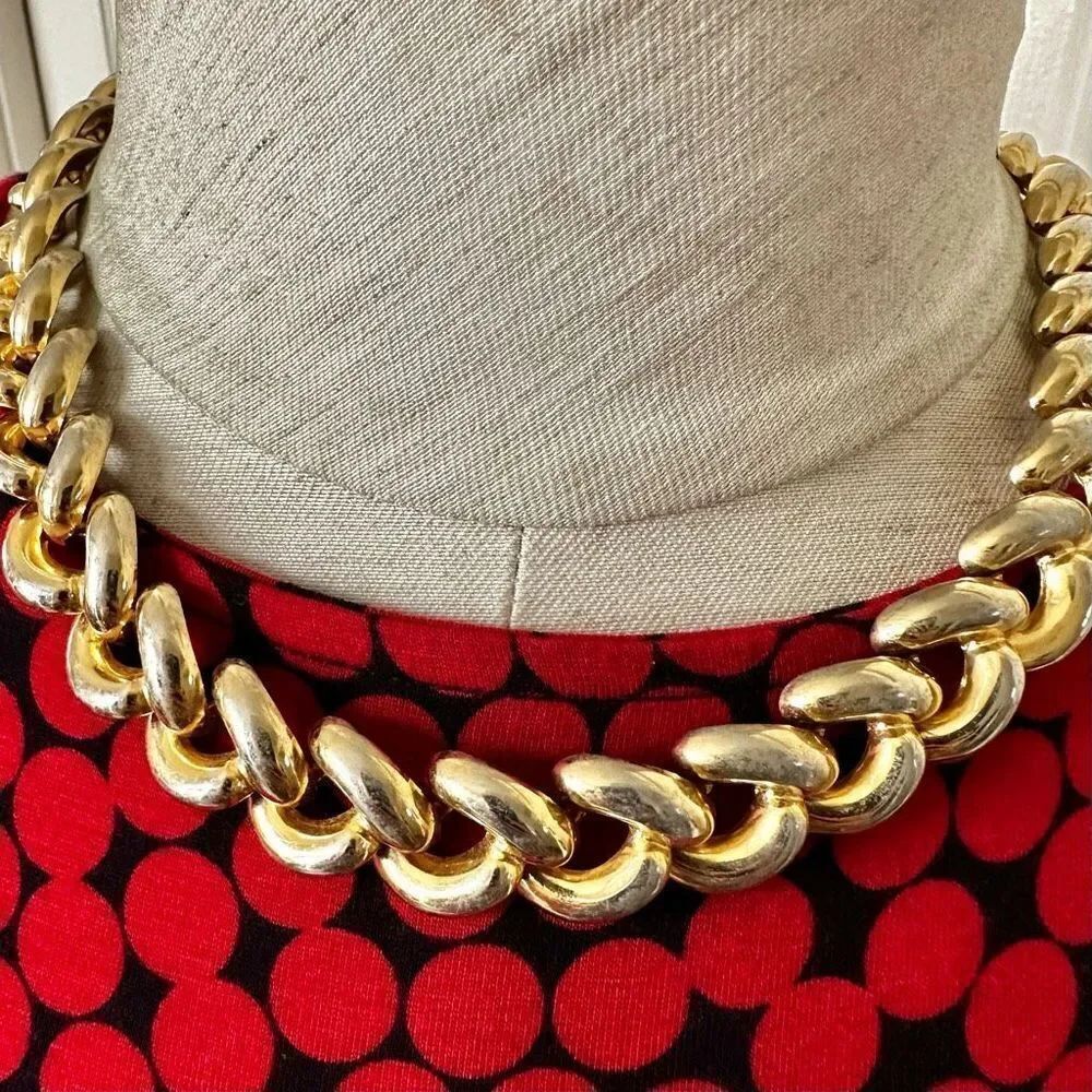 Vintage gold tone link necklace